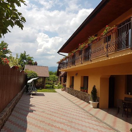Willa Casa Ovesia Săcele Zewnętrze zdjęcie