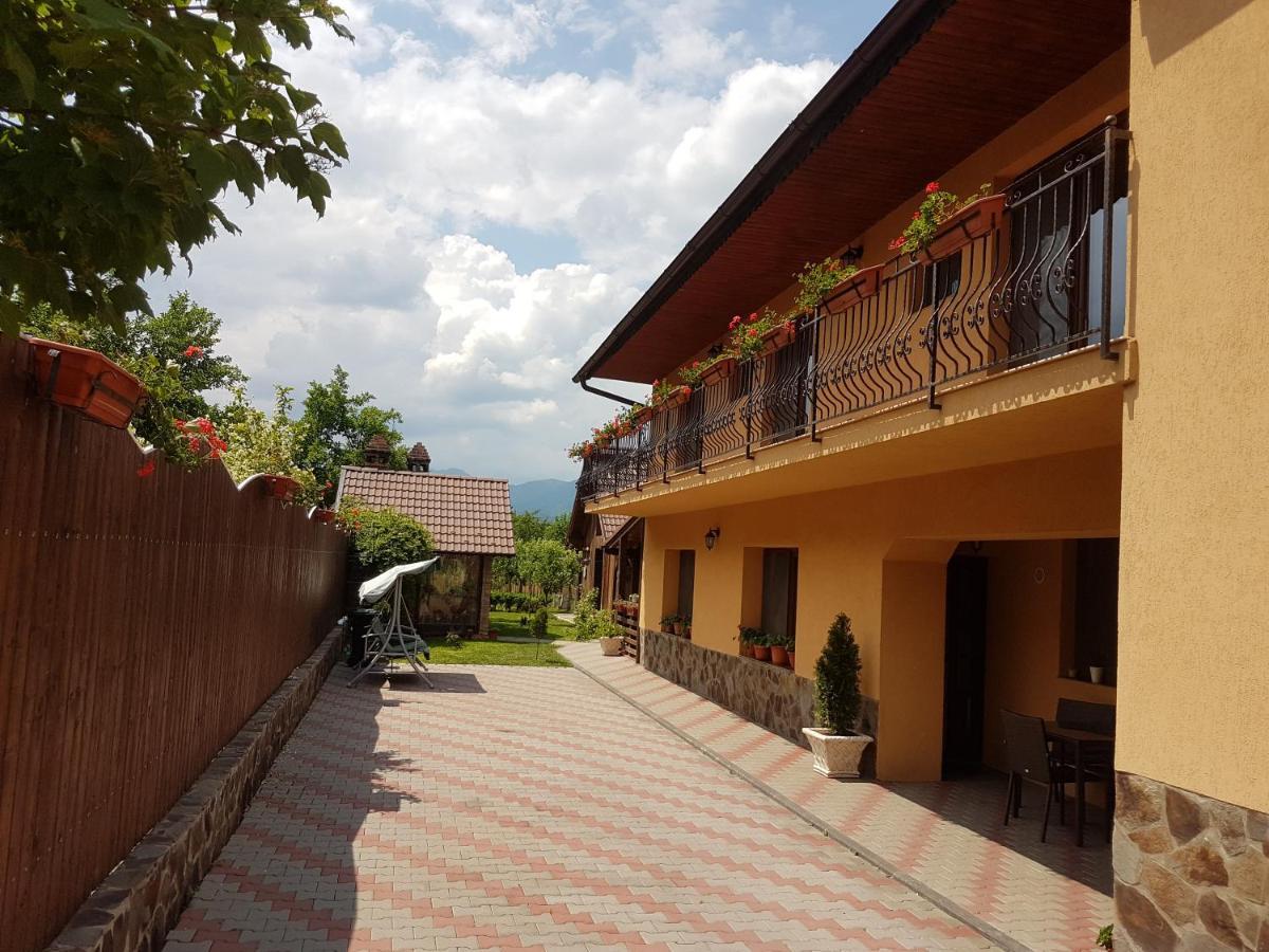Willa Casa Ovesia Săcele Zewnętrze zdjęcie
