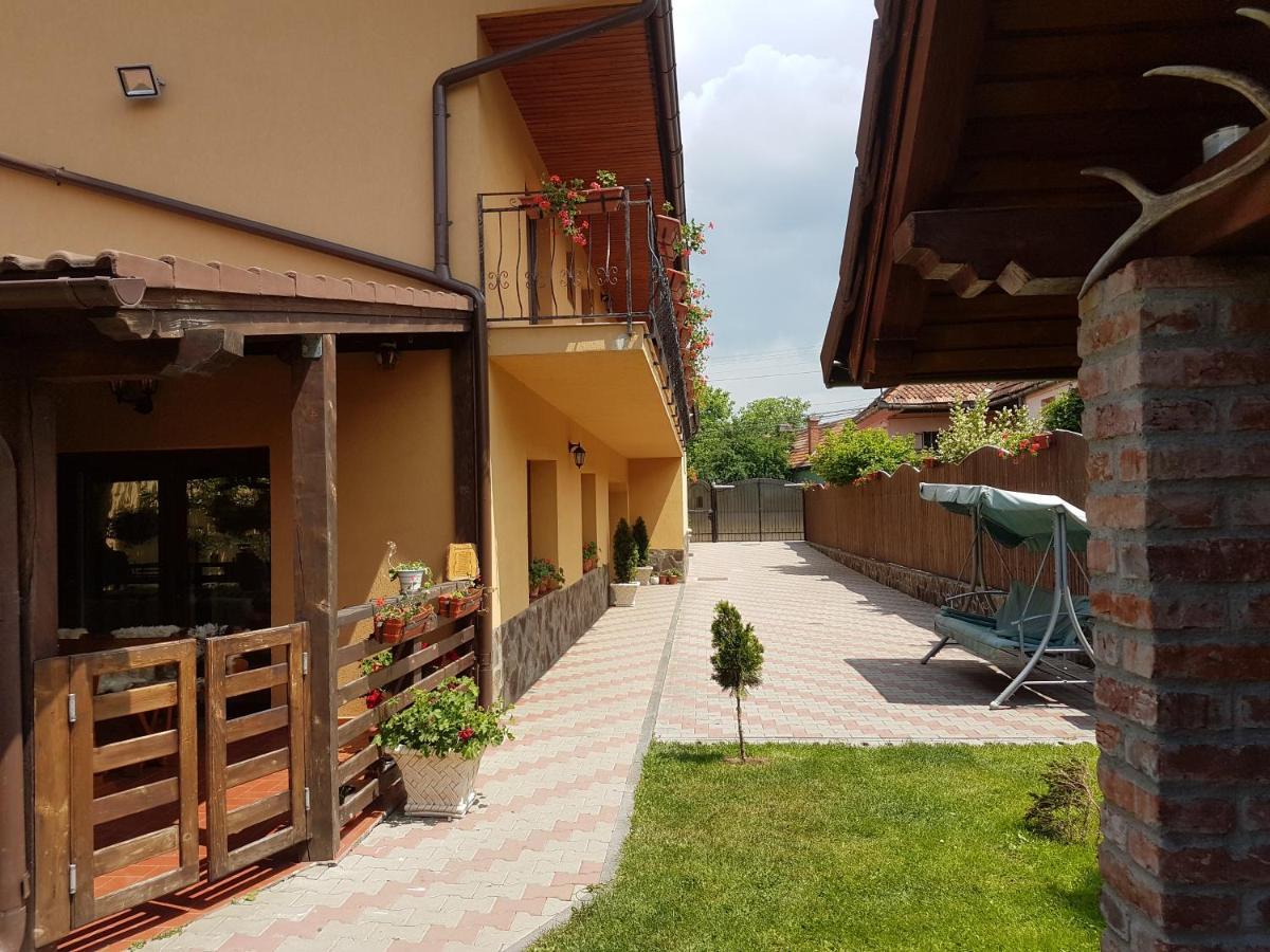 Willa Casa Ovesia Săcele Zewnętrze zdjęcie