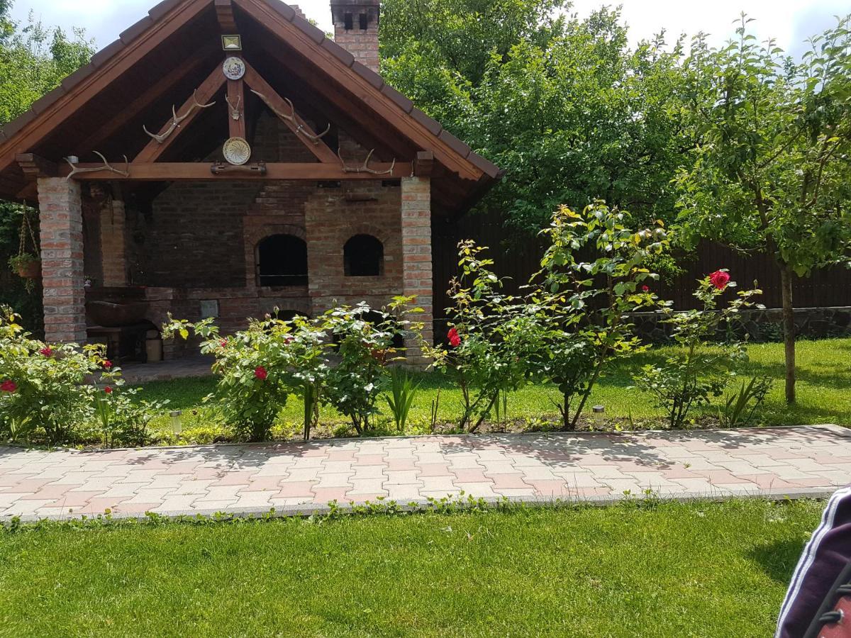 Willa Casa Ovesia Săcele Zewnętrze zdjęcie