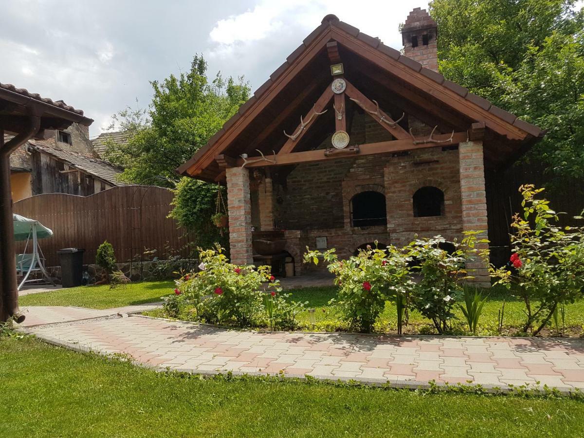 Willa Casa Ovesia Săcele Zewnętrze zdjęcie